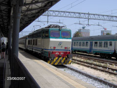 
'E656 580' at Pisa Station, Italy, June 2007